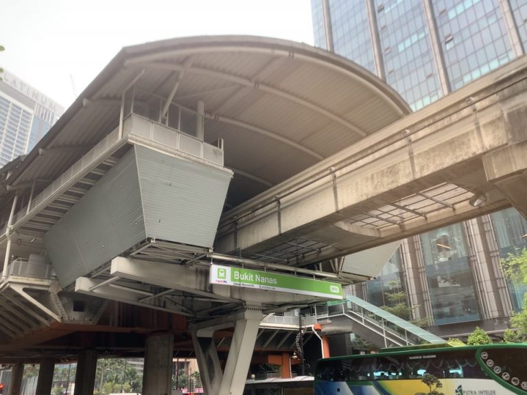 bukit nanas駅
