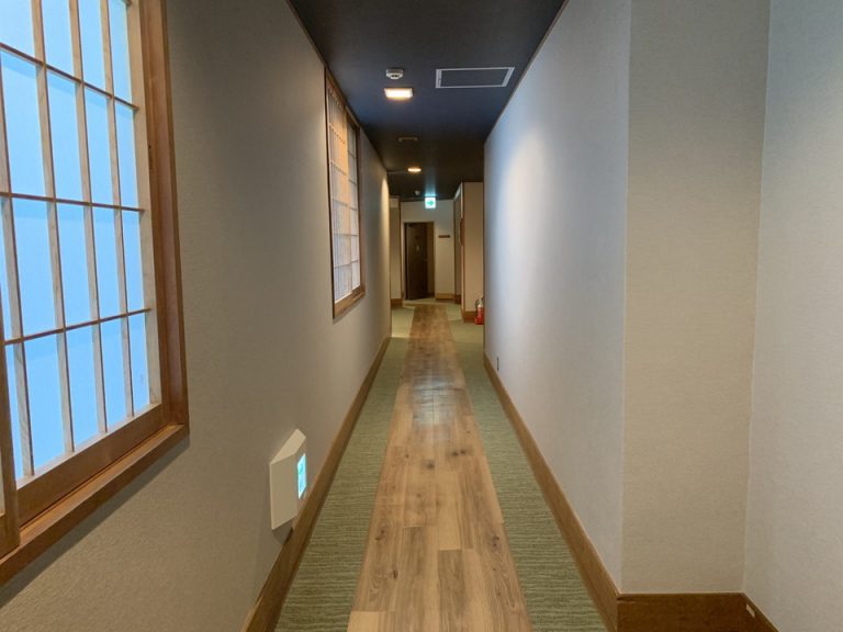 客室前の廊下
