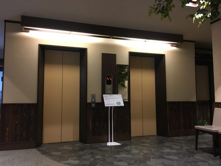 エレベーター外観