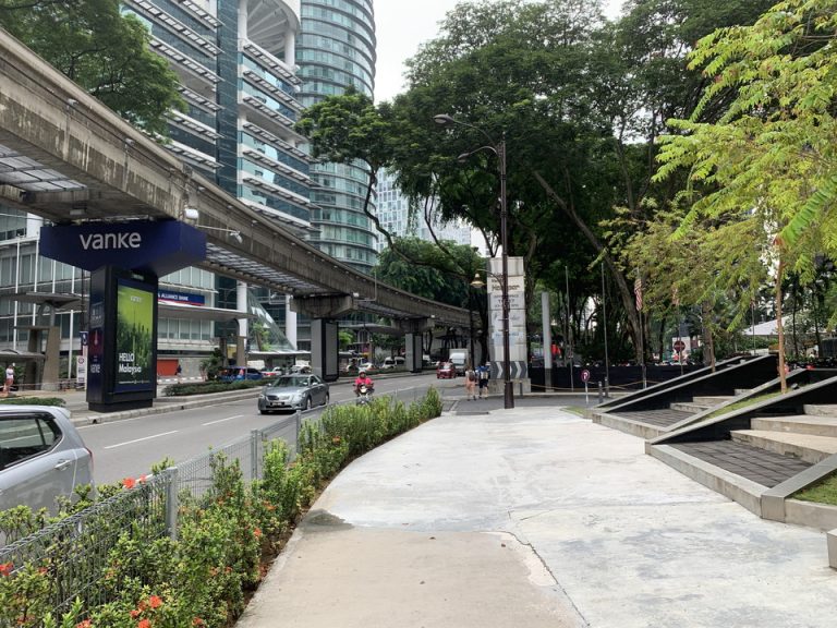 ホテル周辺道路