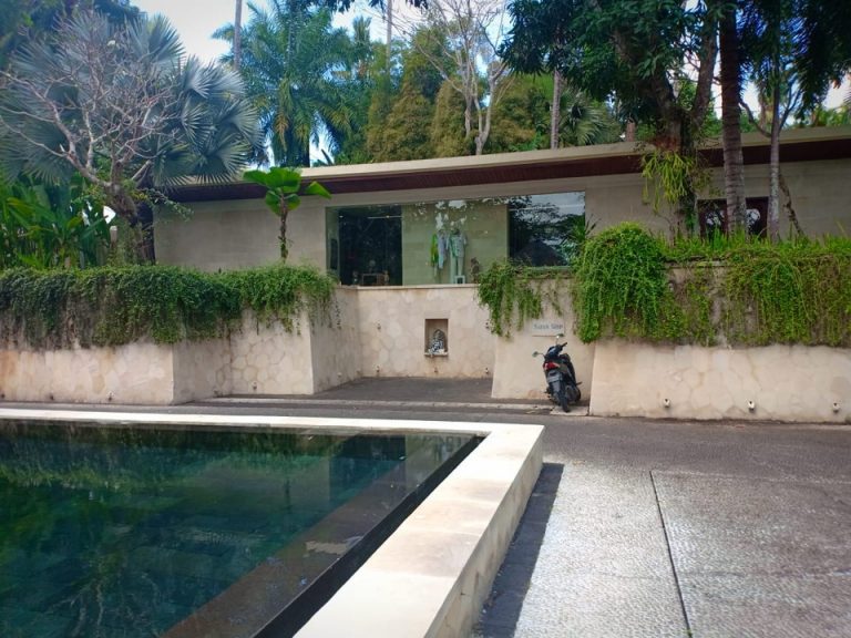 ショップ(カープル、外観)