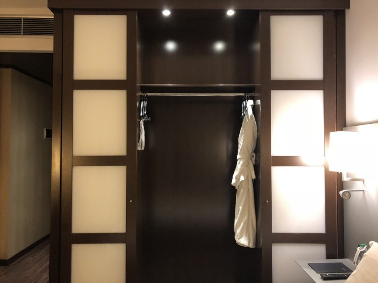 クローゼット外観(開けた状態)