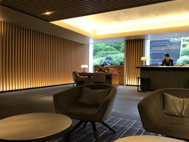 フロントデスク