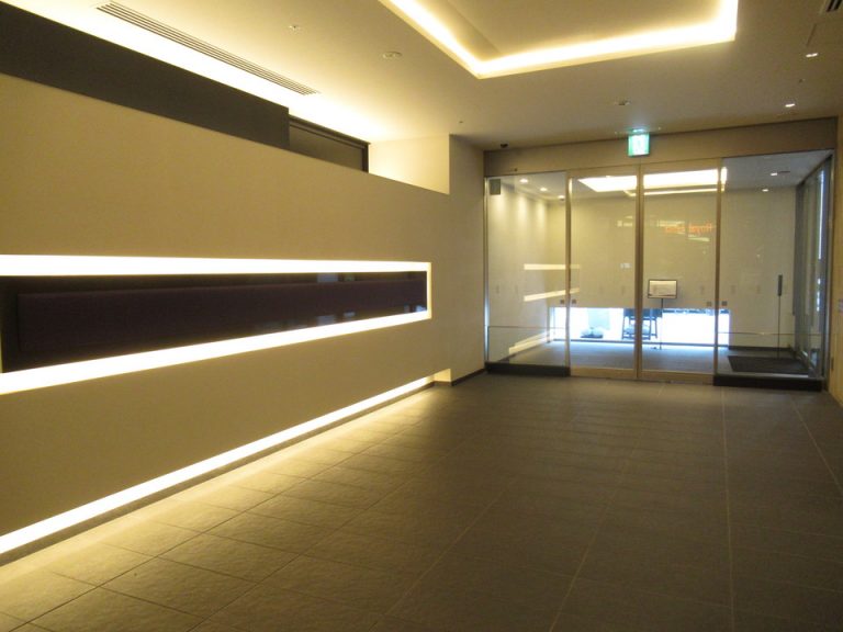 エントランス内観