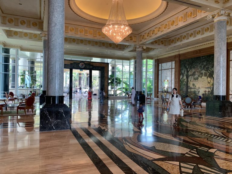 エントランス内観