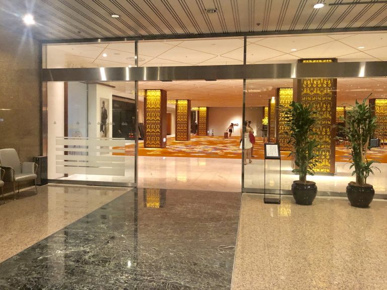 エントランス内観