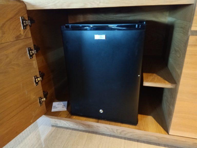 ミニバー(閉じる)