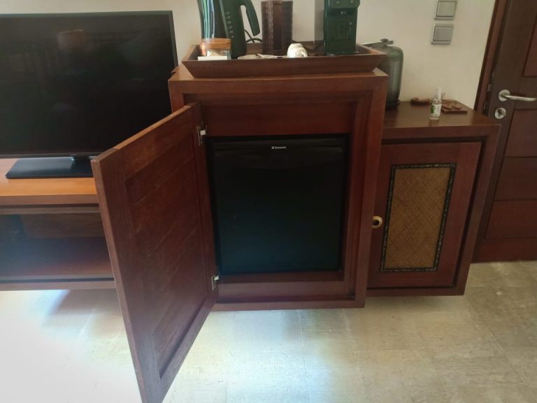 客室(冷蔵庫、占める)