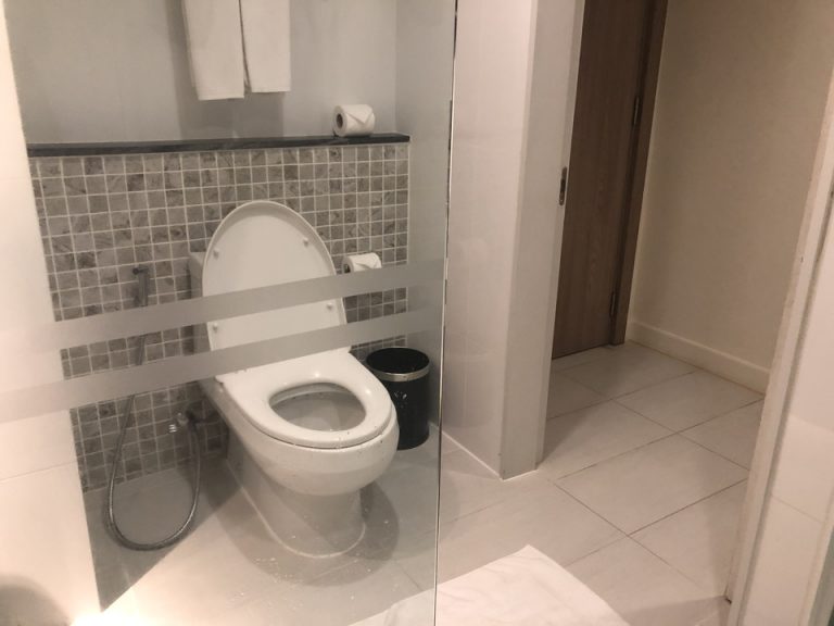 バスルーム内から入り口