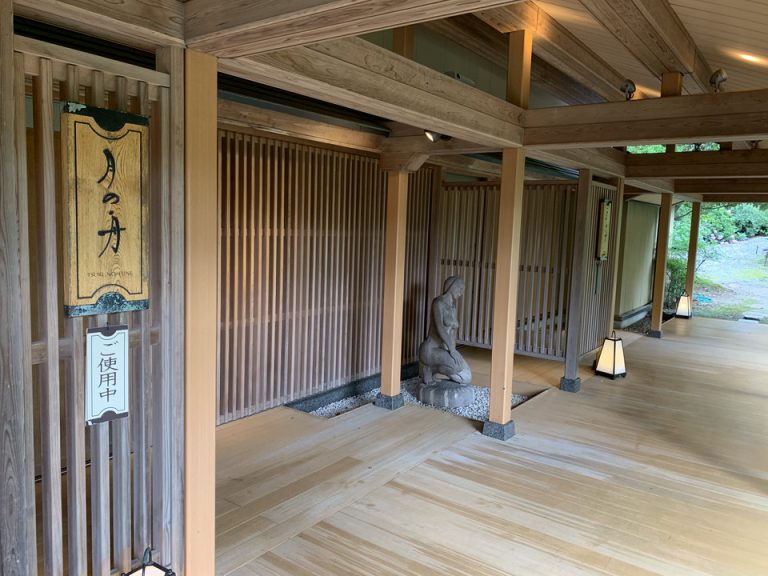 プライベート露天風呂「月の舟」です