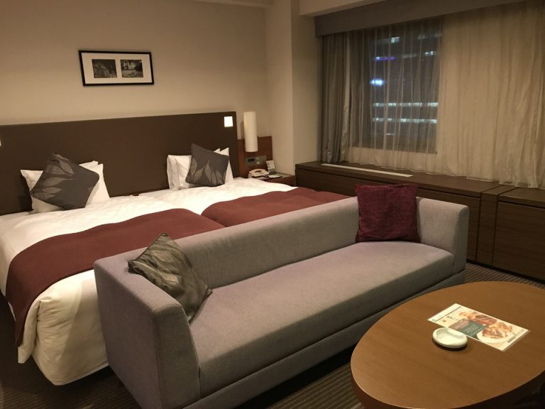 客室全体(入口方向)