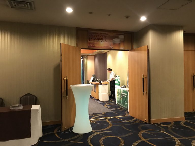 ビアテラス入り口