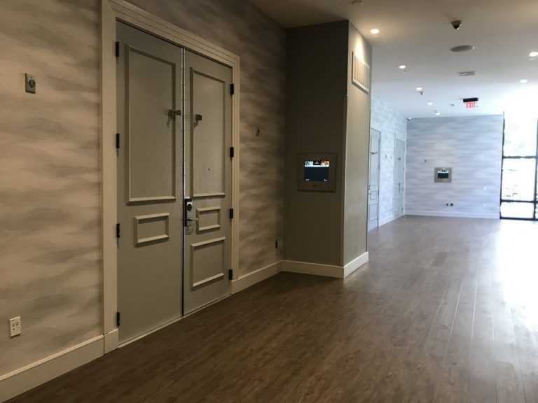 ホテル2階にはたくさんのボールルーム会議スペース結婚式などができるホールたくさんありました