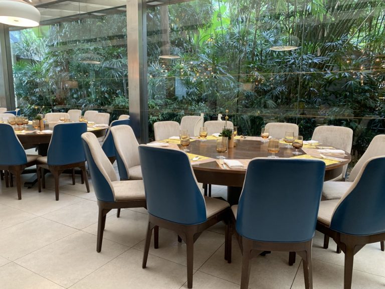 朝食会場座席1