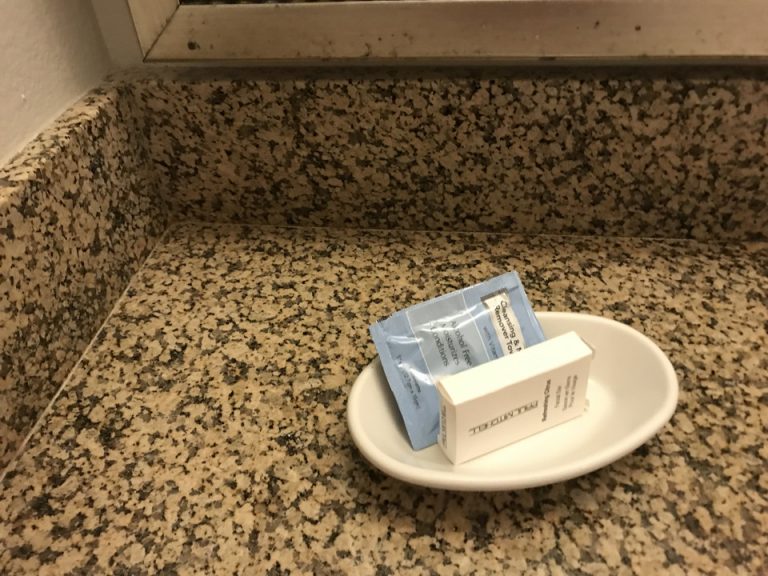 固形ソープにクレンジングシート