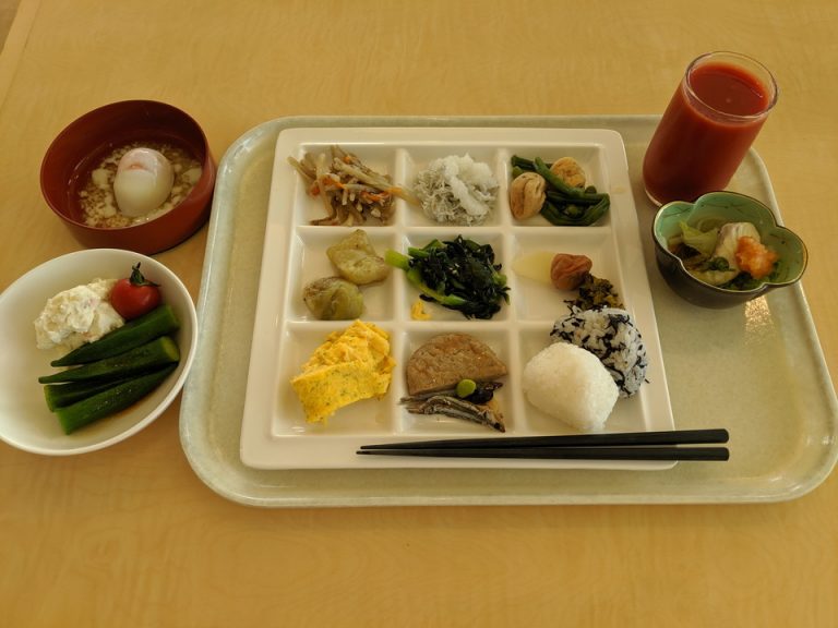 和食中心の朝食ブッフェ