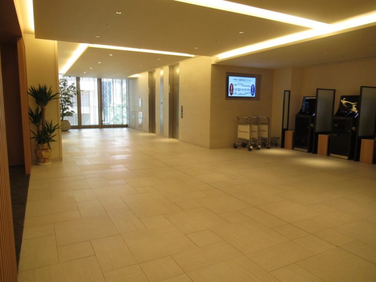 エレベーターホールフロント階