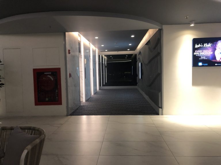 エレベーターホールフロント階