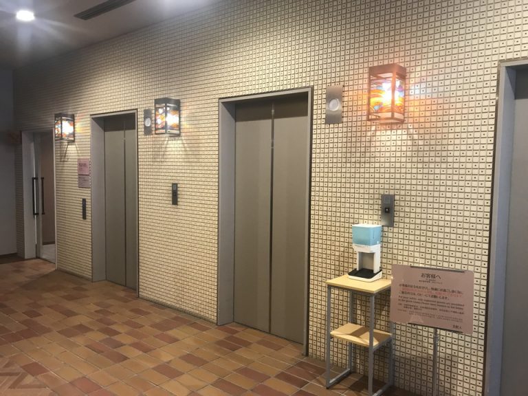 エレベーターホールフロント階