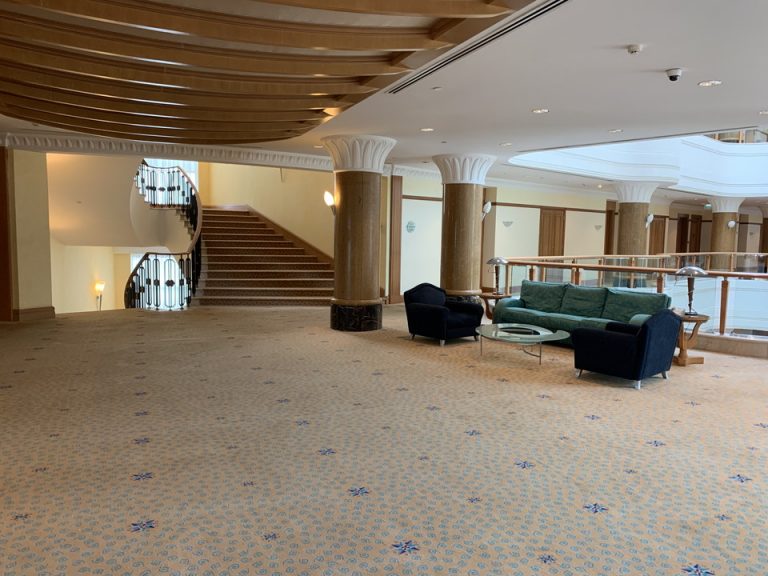 エレベーターホールフロント階