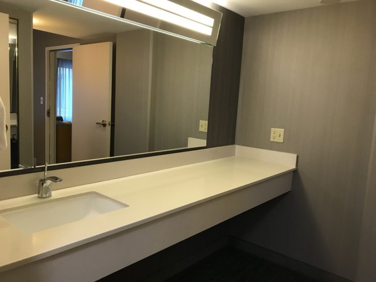 長く広いカウンター