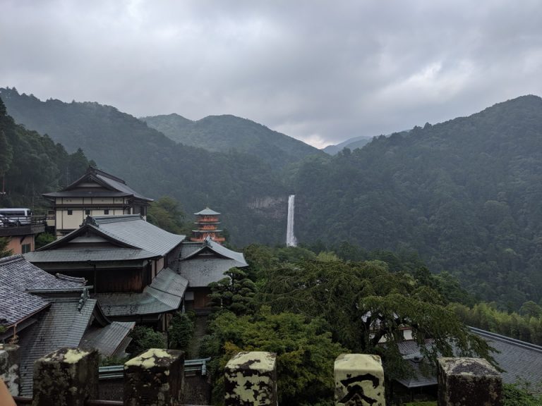 青岸渡寺から望む那智大滝