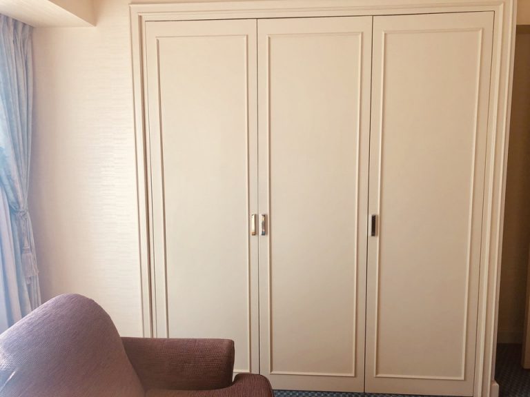 クローゼット外観(閉じた状態)