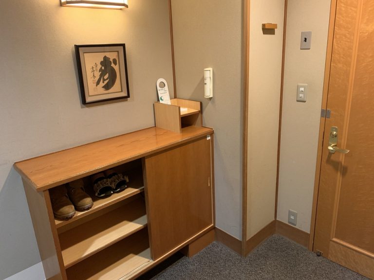 客室入口内観です