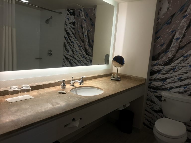 家のレジデンスインマリオットは違う風格。ゴージャスバスルーム