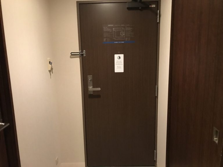 客室入口内観ドア
