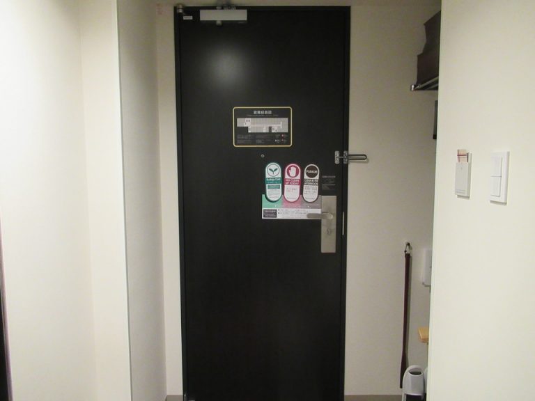 客室入口内観ドア