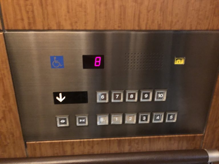 エレベーター 階数ボタン