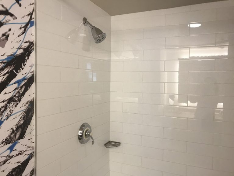 ピカピカに磨き上げられた清潔なバスルーム