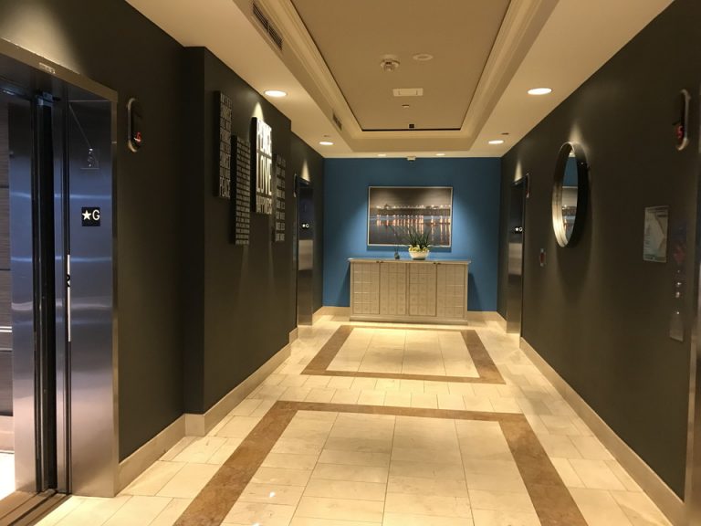 1階エレベーターホール