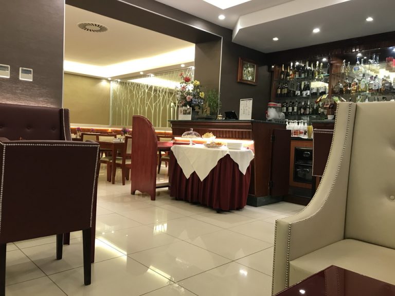 レストラン入り口