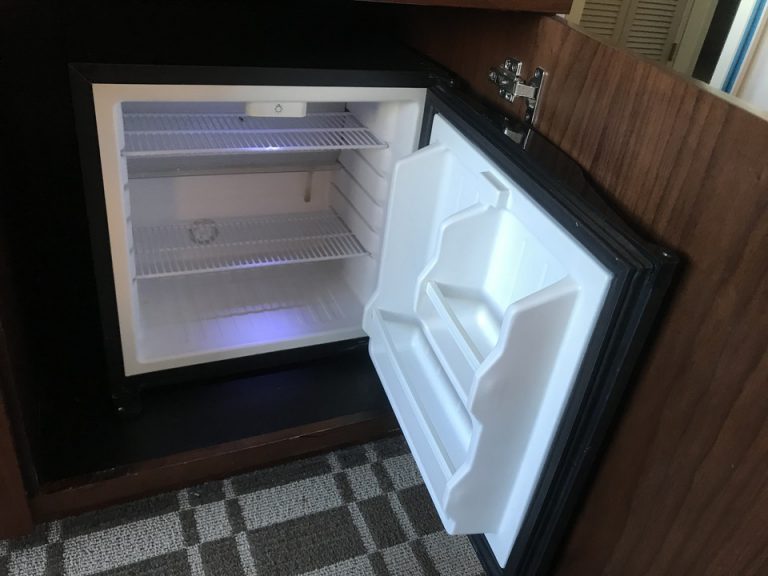 小さいながらによく冷えた冷蔵庫