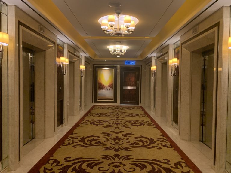 28Fエレベーターホール