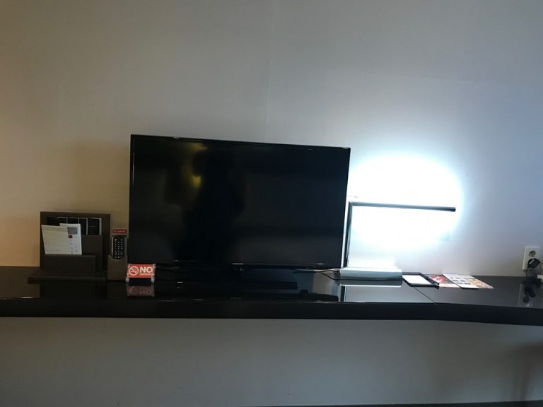 ベット方向からテレビ