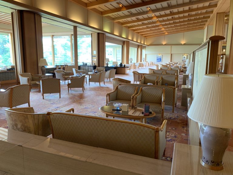 ロビーラウンジ「百景」です