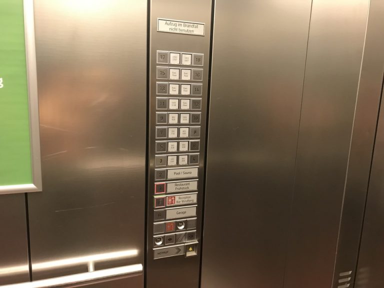 エレベーターボタン