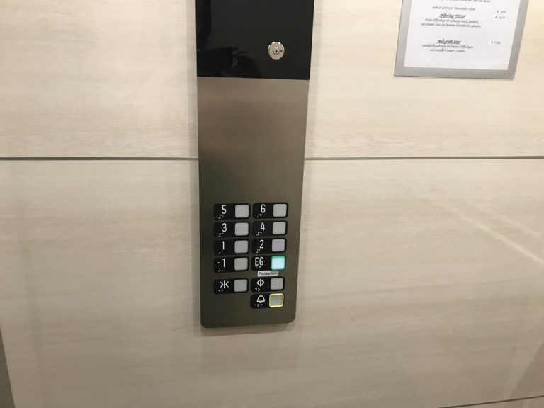 エレベーターボタン