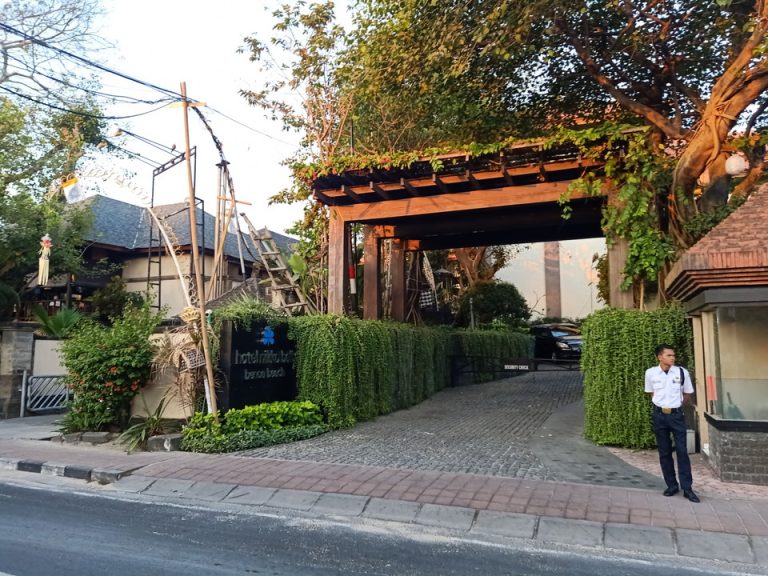 ホテル車両入り口