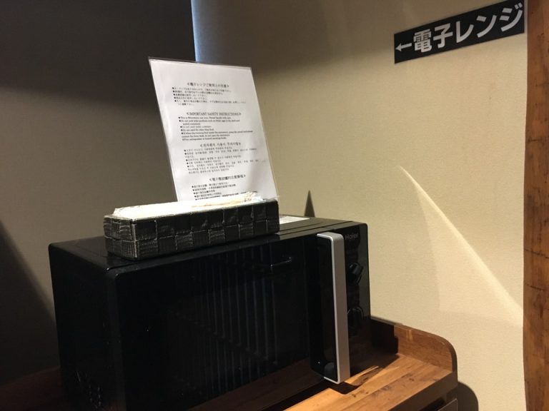 電子レンジ(2階ドリンクゾーンにありました)