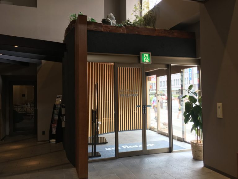 ホテル入り口