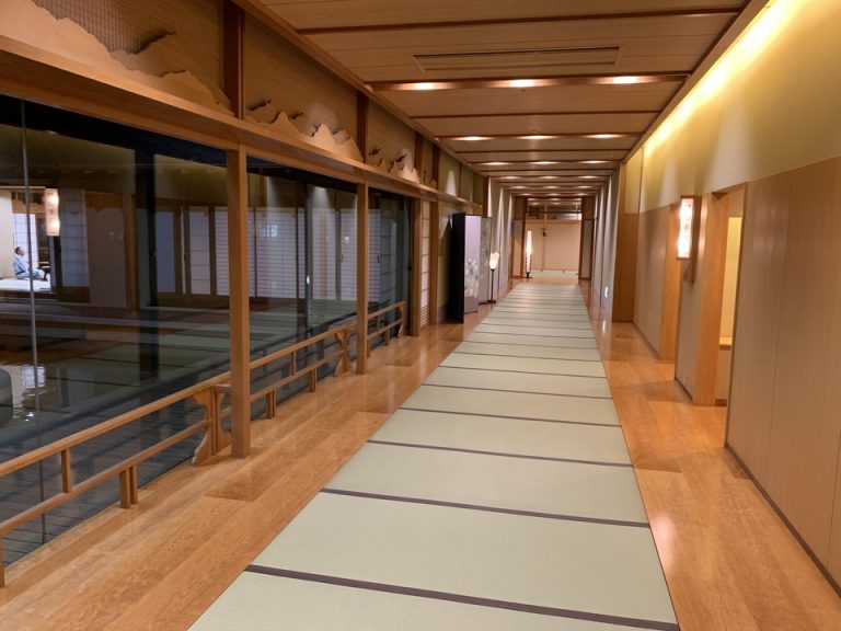 料亭内部の回廊です