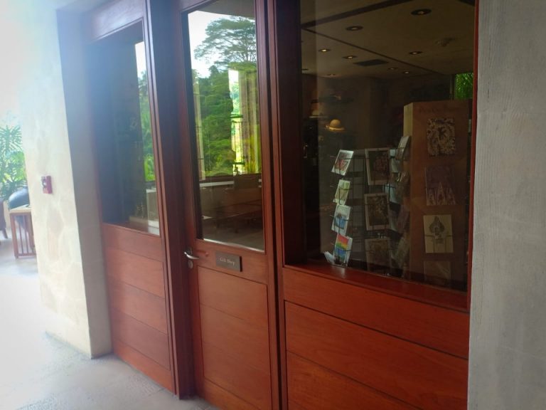 ショップ(ロビー、入り口)