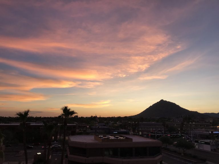 連日のように部屋のバルコニーから見える最高の夕焼け