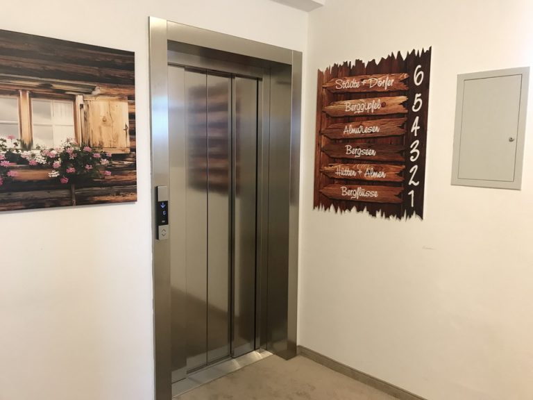 ホールエレベーター