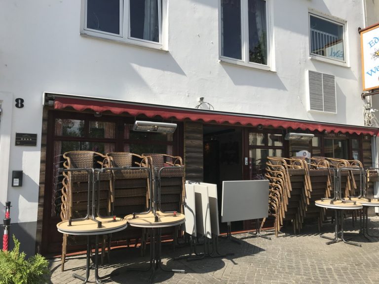 ホテル下のレストラン