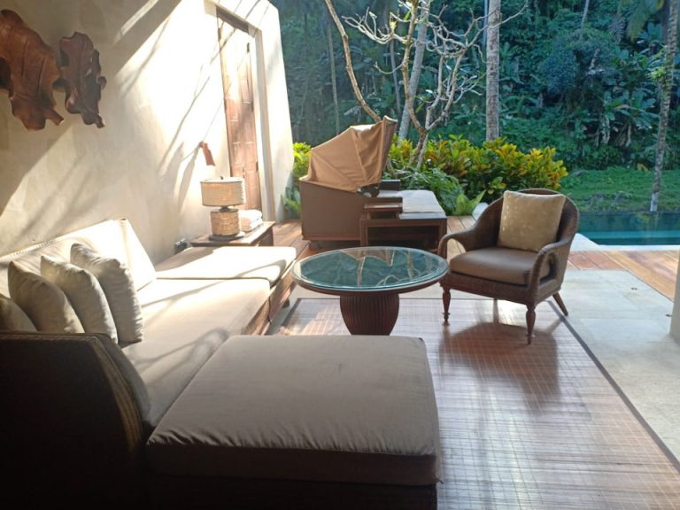 客室(屋外ソファ)